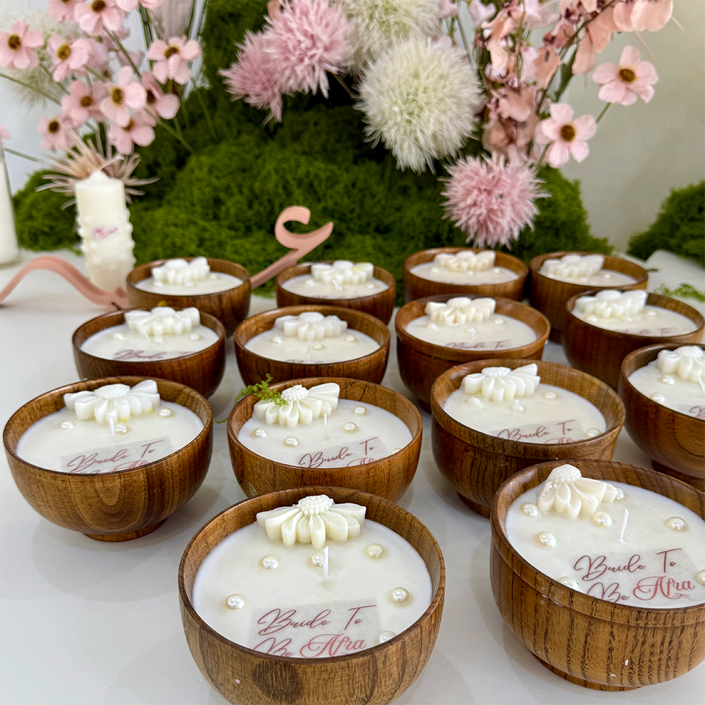 Natural Candles in Wooden plates