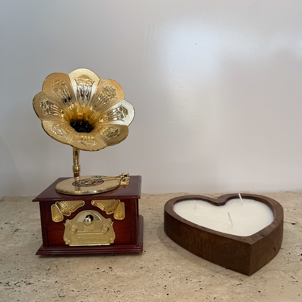 Heart-shaped scented wooden candle