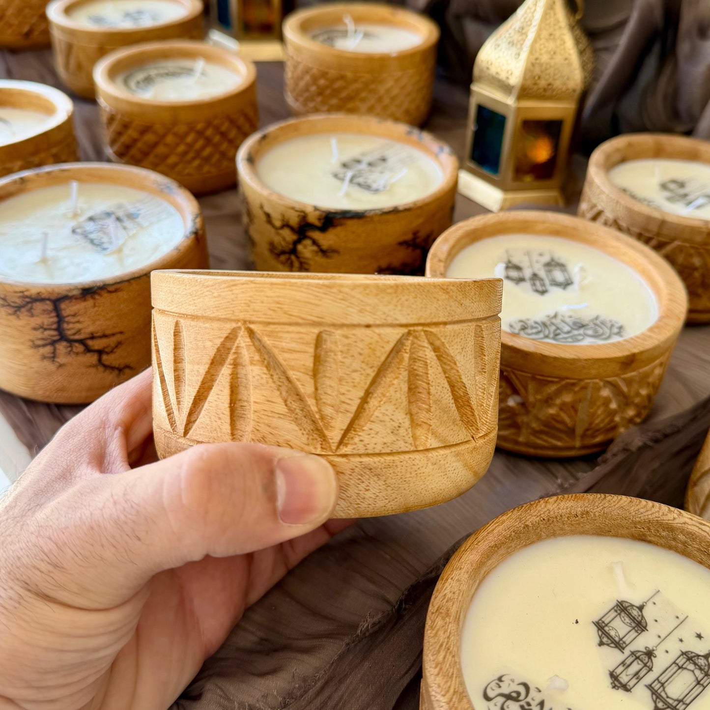 شمعة معطرة برائحة كرة البرق