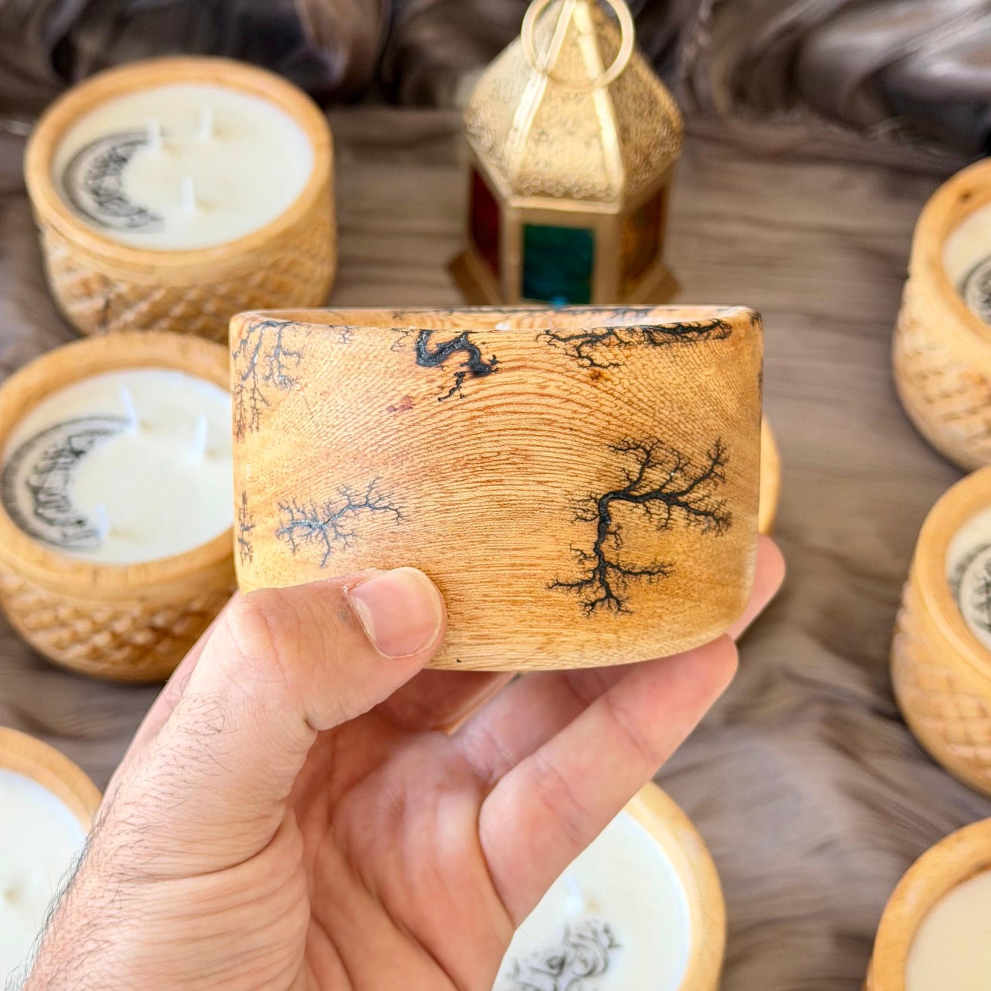 شمعة معطرة برائحة كرة البرق